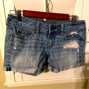 American Eagle Jean Shorts Women’s Size 2 Light Blue Color